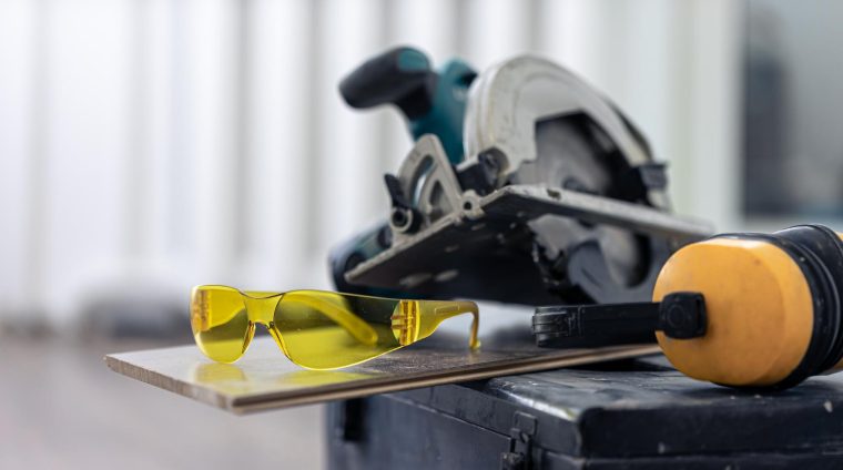 close-up-construction-safety-goggles-work-tools_169016-17031